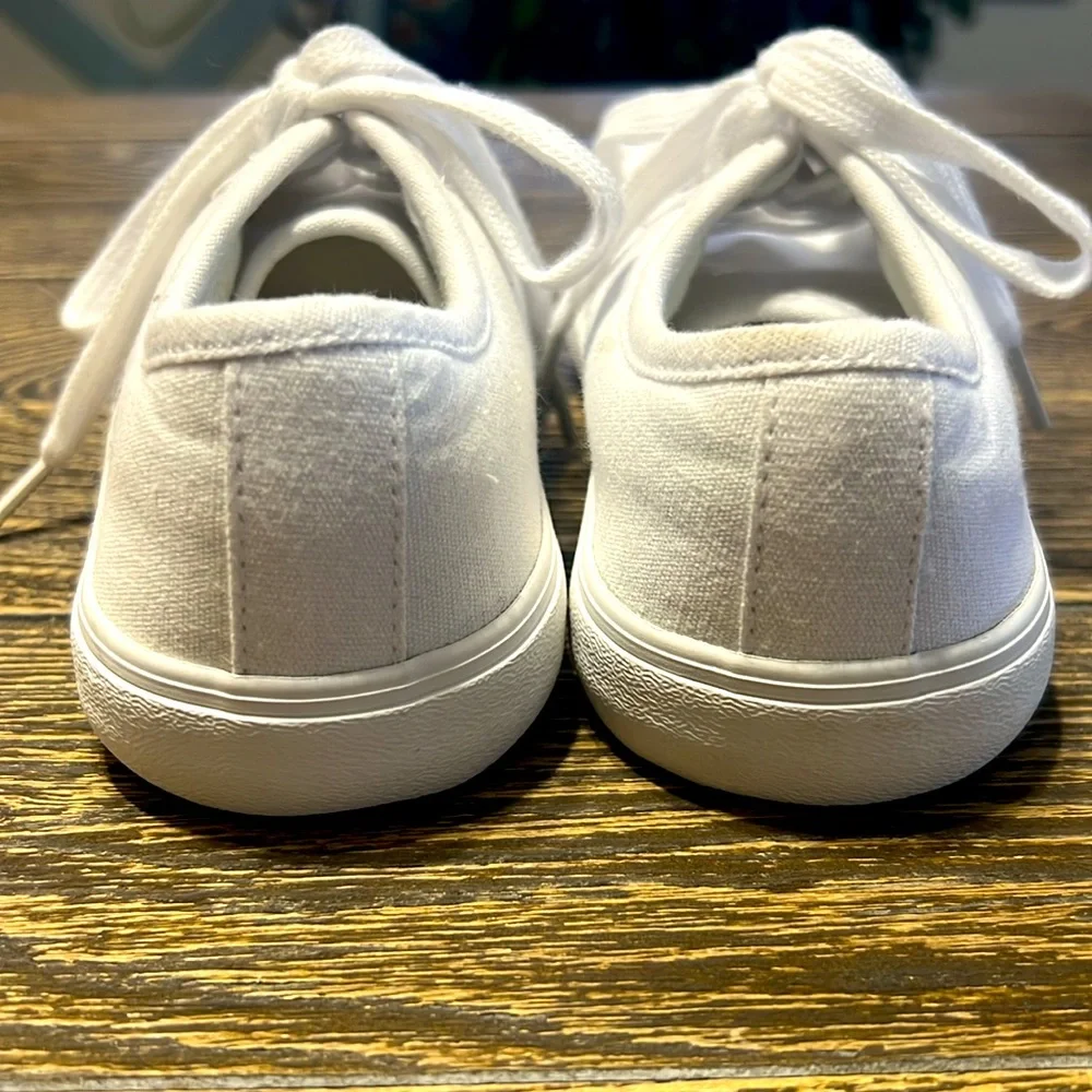 Wonder Nation White Sneakers‎ Classic Low-Top Design